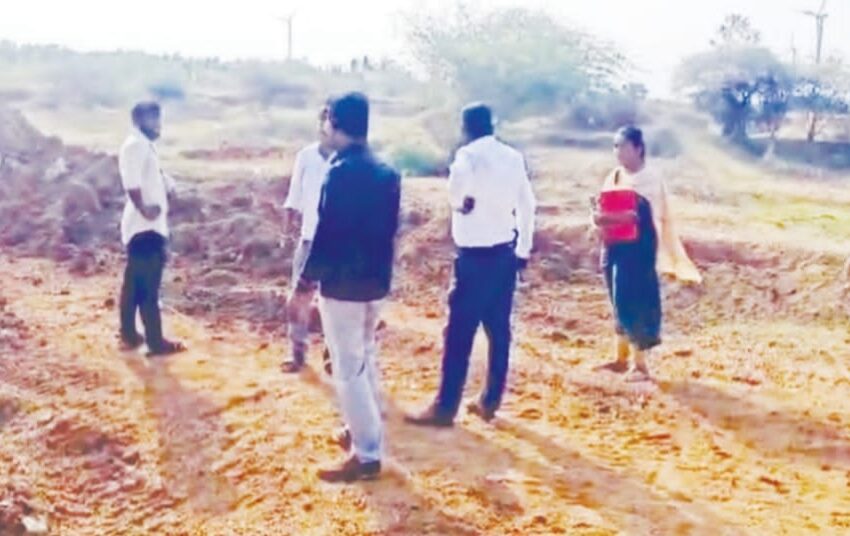  கோவில்பட்டி அருகே 3 கண்மாய்களில் சட்ட விரோதமாக வெட்டி எடுக்கப்பட்ட சரளை கற்கள்; அதிகாரிகள் விசாரணை