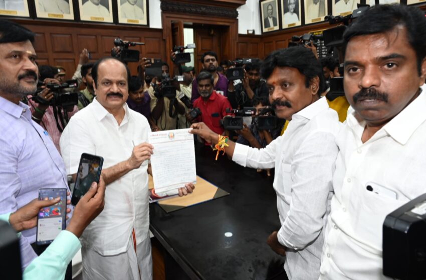  அதிமுகவின் இசக்கி சுப்பையா., எம்.எல்.ஏ. பதவியை ராஜினாமா செய்தார்
