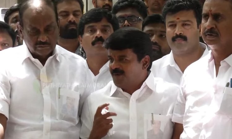  எடப்பாடி பழனிசாமி உள்பட 22 எம்.எல்.ஏ.க்களை தகுதி நீக்கம் செய்ய வேண்டும்; சி விஜயபாஸ்கர் பேட்டி