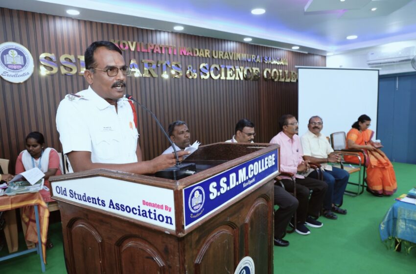  கோவில்பட்டி கல்லூரியில் போக்குவரத்து விதிமுறைகள் வழிகாட்டுதல் நிகழ்ச்சி 