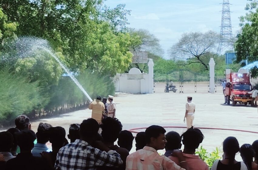  கோவில்பட்டி, எஸ். எஸ். துரைச்சாமி  நாடார் மாரியம்மாள் கல்லூரியில் தீ பாதுகாப்பு விழிப்புணர்வு ,தீ தடுப்பு ஒத்திகை நிகழ்ச்சி