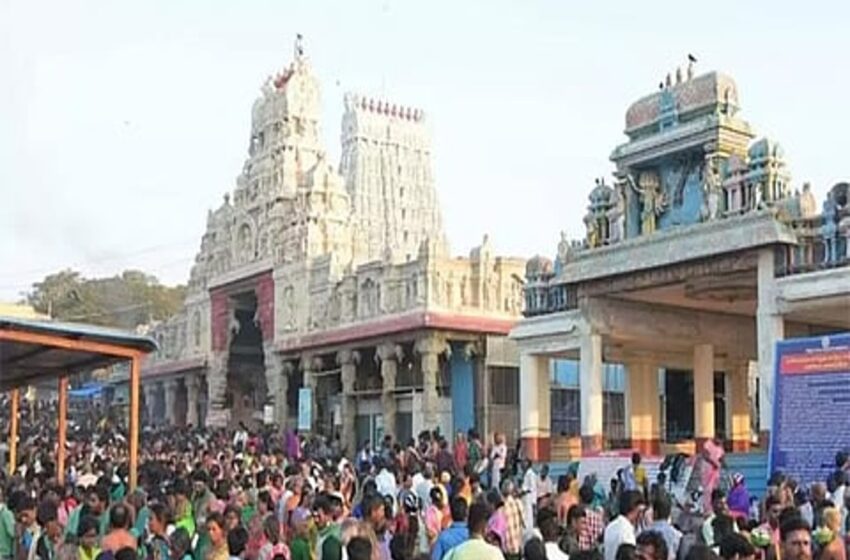  திருச்செந்தூர் முருகன் கோவிலுக்குள் செல்போன் கொண்டு செல்ல முற்றிலும் தடை