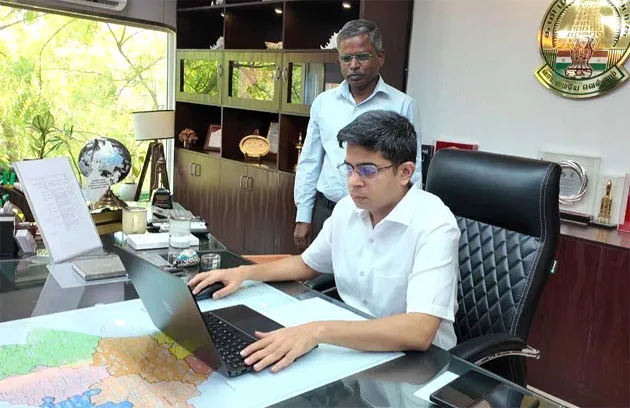  தூத்துக்குடி மாவட்டத்தில் மக்கள் தொகை சுய- கணக்கெடுப்பு பணி; ஆட்சியர்  விஷு மகாஜன் தொடங்கி வைத்தார்