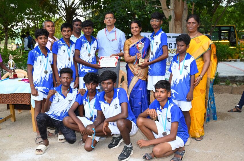  மாணவ, மாணவிகளுக்கான பூப்பந்து போட்டி; கோவில்பட்டியில் நடந்தது
