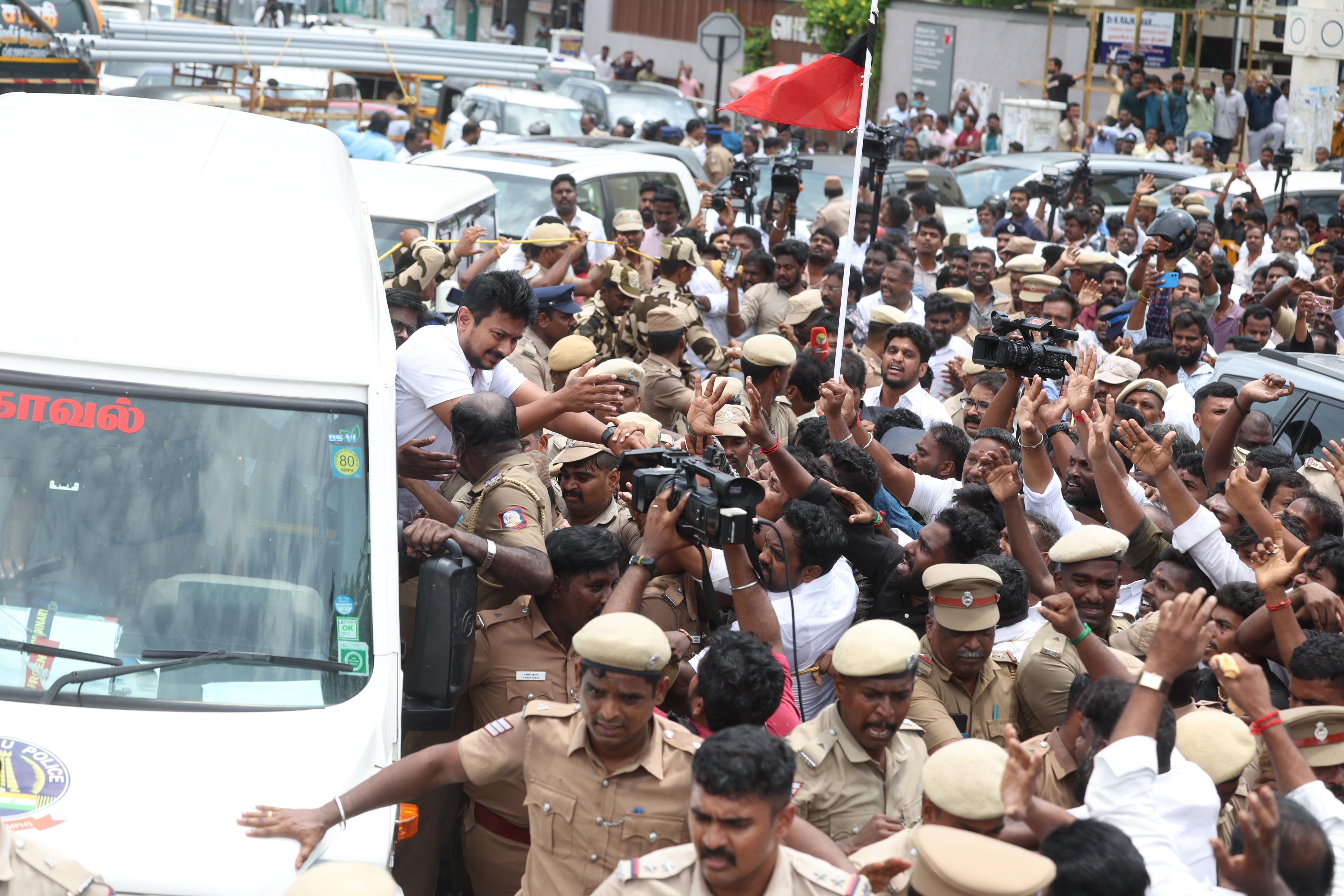  முதல்-அமைச்சர் விஜய்க்கு எதிரான அவதூறு பேச்சு: உதயநிதி ஸ்டாலின் கைது- 6 பிரிவுகளில் வழக்கு பதிவு