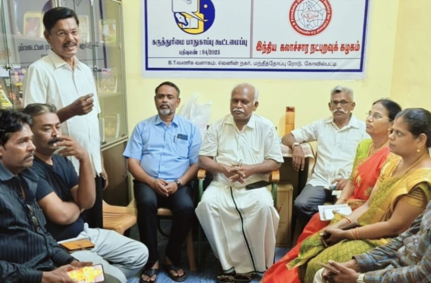  கோவில்பட்டியில் சாலைகளில் சுற்றித் திரியும் மாடுகள்: நகராட்சிக்கு கருத்துரிமை பாதுகாப்பு கூட்டமைப்பு கோரிக்கை 