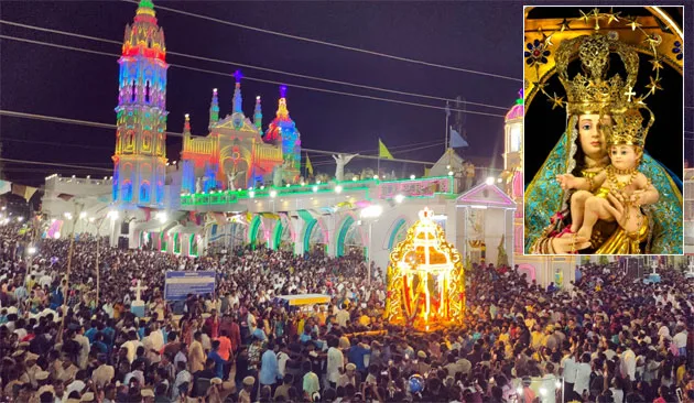  தூத்துக்குடியில் பனிமய மாதா ஆலய சப்பர பவனி ; பக்தர்கள் குவிந்தனர் 