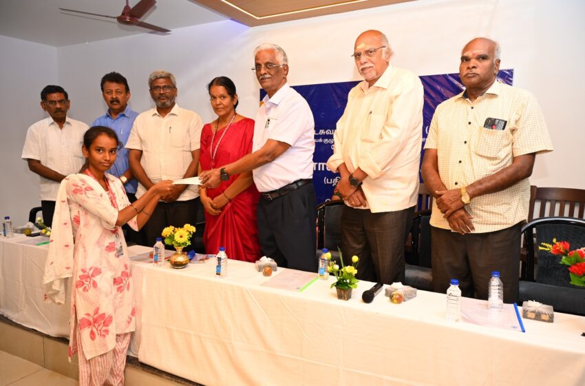  கல்லூரி மாணவ, மாணவிகள் 25 பேருக்கு கல்வி உதவித்தொகை