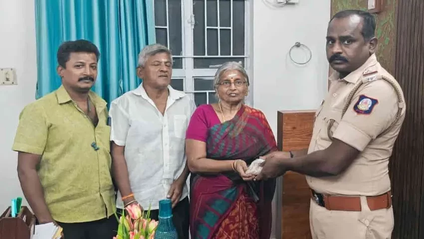  கோவில்பட்டியில் தம்பதி தவறவிட்ட 32 பவுன் நகையை மீட்டுக் கொடுத்த போலீசுக்கு குவியும் பாராட்டுகள்