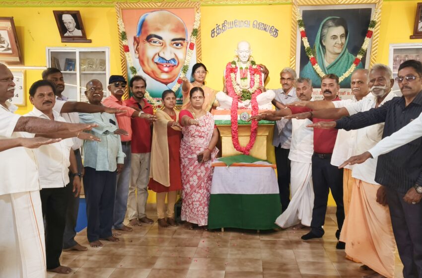  கோவில்பட்டியில் காந்தியடிகள் சிலைக்கு மாலை அணிவிப்பு